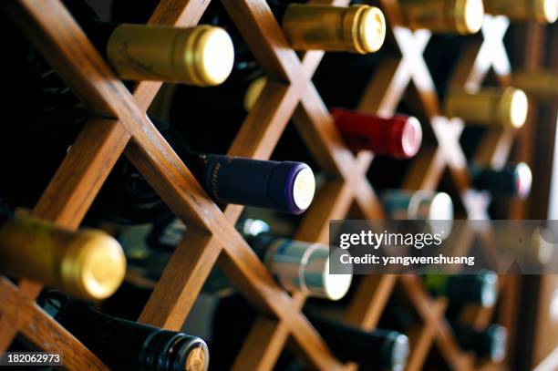 gradevin - wine bottle stock pictures, royalty-free photos & images