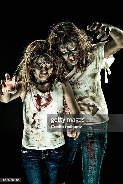 ゾンビウォーキング死 - zombie girl ストックフォトと画像