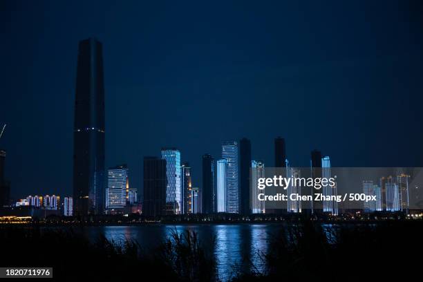 panoramic view of illuminated buildings against sky at night,wuhan,hubei,china - hubei provincie stockfoto's en -beelden