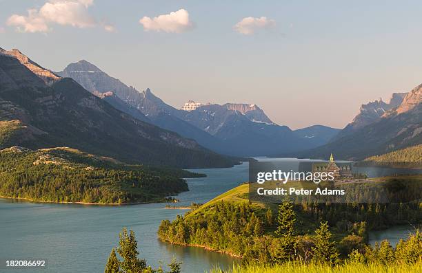 waterton lakes national park, alberta, canada - waterton lakes national park stock-fotos und bilder