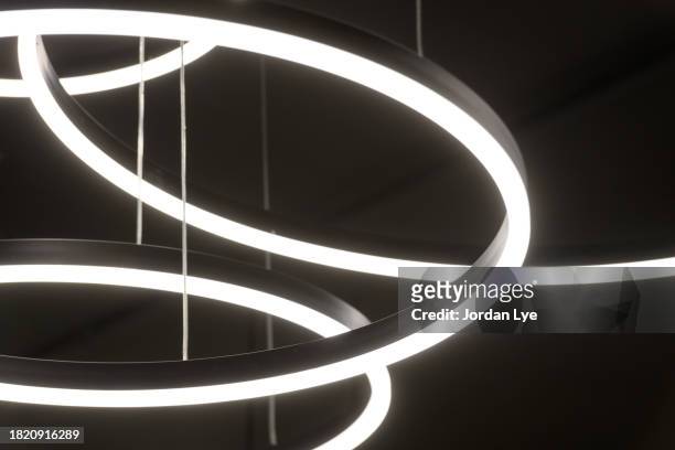 modern led lights hanging - jordan weiss stock-fotos und bilder