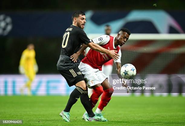 Cristian Borja of SC Braga holds off Kevin Volland of 1.FC Union Berlin during the UEFA Champions League match between SC Braga and 1. FC Union...