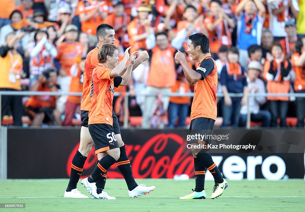 Shimizu S-Pulse v Ventforet Kofu - J.League 2013