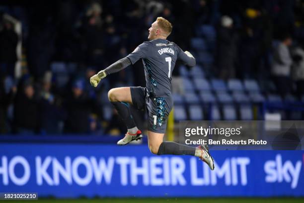 Cameron Dawson of Sheffield Wednesday celebrates Jeff Hendrick of Sheffield Wednesday goal to make it 1-1 during the Sky Bet Championship match...
