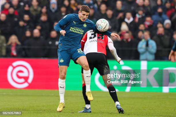 Guus Til of PSV battles for the ball with David Hancko of Feyenoord during the Dutch Eredivisie match between Feyenoord and PSV at Stadion Feijenoord...