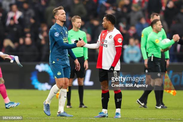 Quinten Timber of Feyenoord celebrating Luuk de Jong of PSV with the win of the match during the Dutch Eredivisie match between Feyenoord and PSV at...