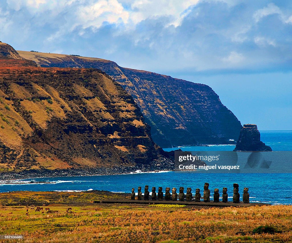 Ceremonial place with 15 moai