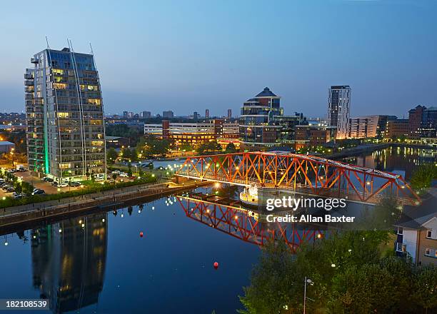 the regenerated skyline of salford quays - salford - fotografias e filmes do acervo