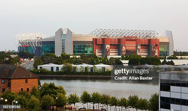 elevated view of old trafford - manchester england 個照片及圖片檔