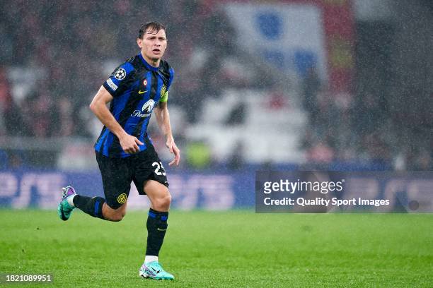 Nicolo Barella of FC Internazionale Milano in action during the UEFA Champions League match between SL Benfica and FC Internazionale at Estadio do...