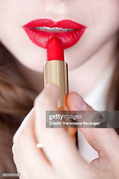 lipstick step by step - 赤の口紅 ストックフォトと画像