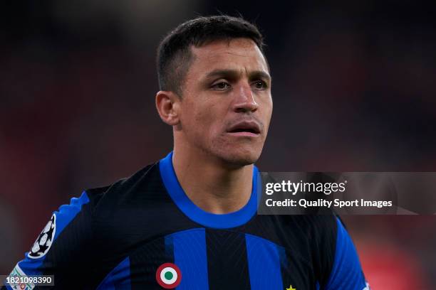 Alexis Sanchez of FC Internazionale Milano looks on during the UEFA Champions League match between SL Benfica and FC Internazionale at Estadio do...