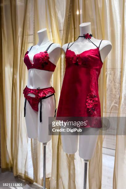 red lingerie on mannequins - models in stockings stock pictures, royalty-free photos & images
