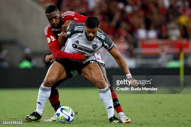 Hulk of Atletico Mineiro fights for the ball with Gerson of Flamengo during the match between Flamengo and Atletico Mineiro as part of Brasileirao...