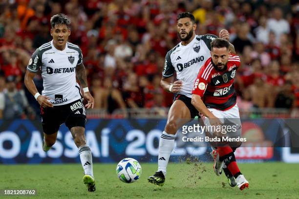 Hulk of Atletico Mineiro fights for the ball with Everton Ribeiro of Flamengo during the match between Flamengo and Atletico Mineiro as part of...