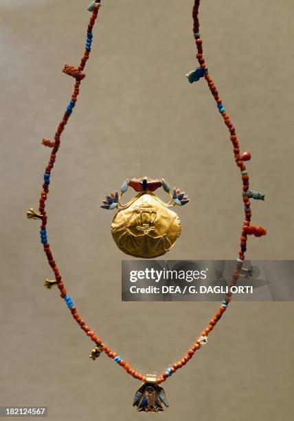 Necklace and pendant of coloured glass paste and gold. Goldsmith Art. Egyptian Civilisation, Middle Kingdom, Dynasty XII. Monaco, Staatliche Sammlung...