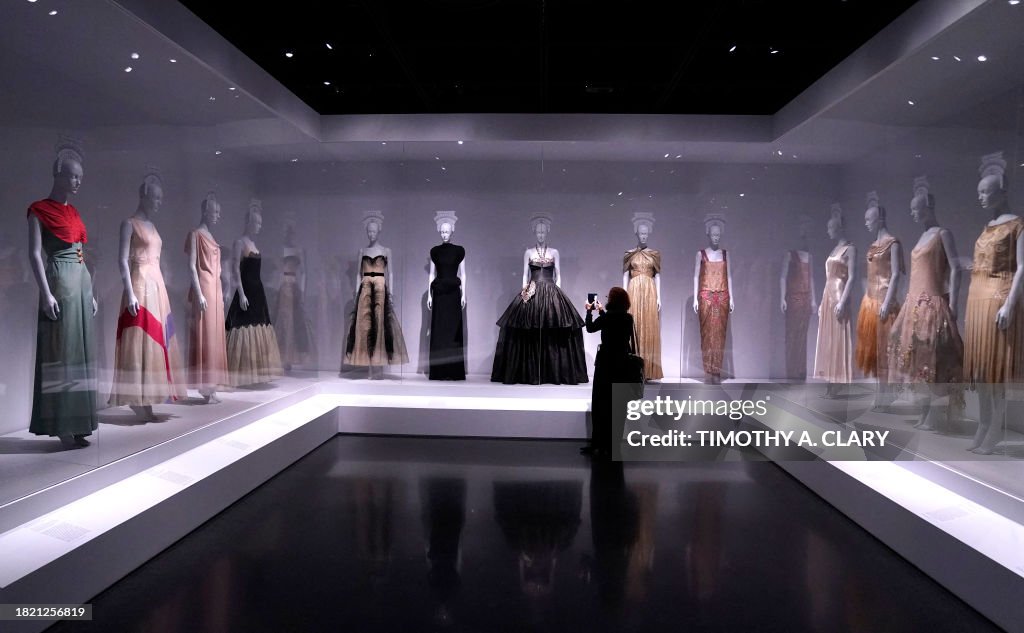 TOPSHOT-US-CULTURE-MUSEUM-COSTUME