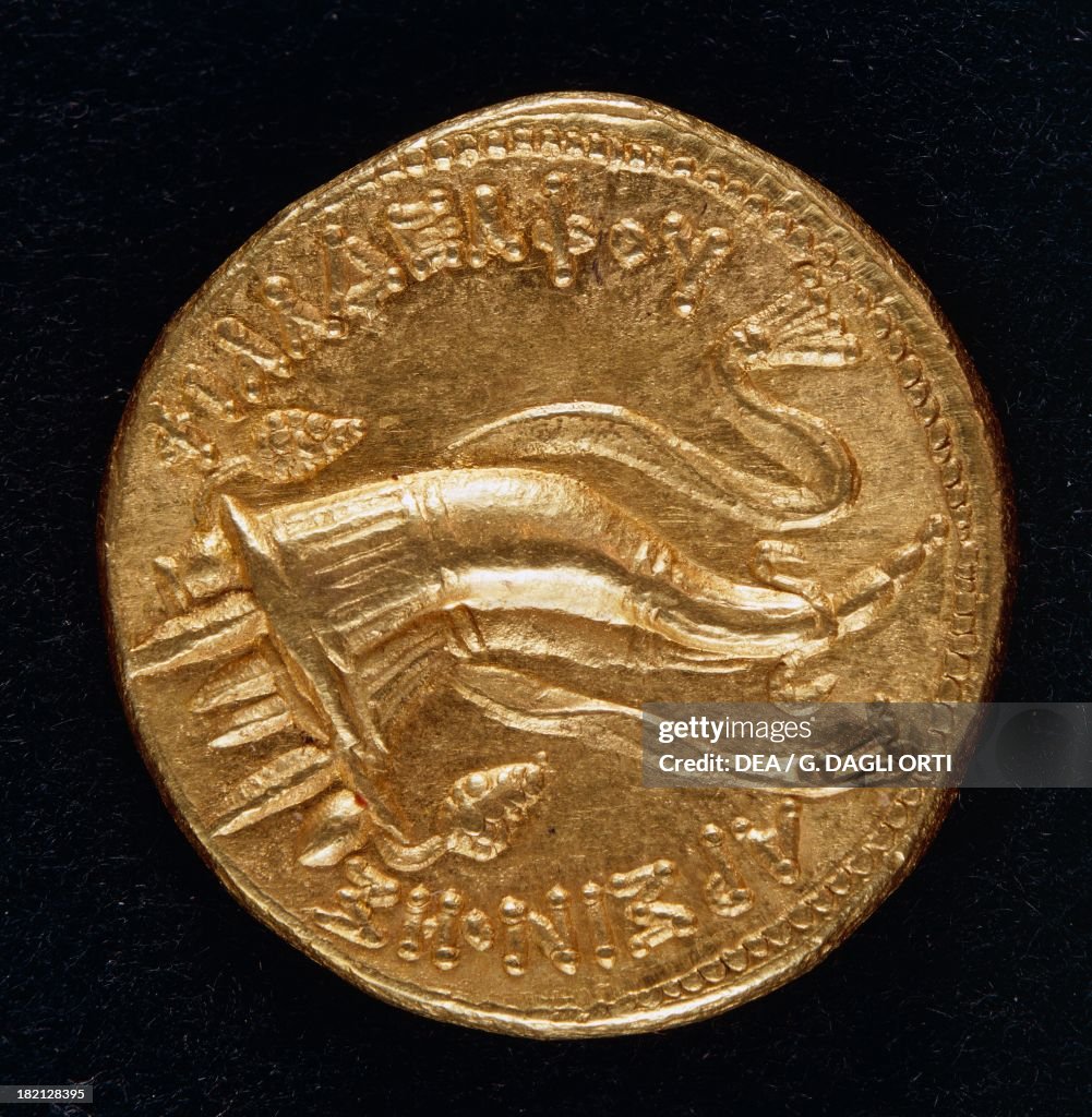 Gold ottodramma depicting Arsinoe II...