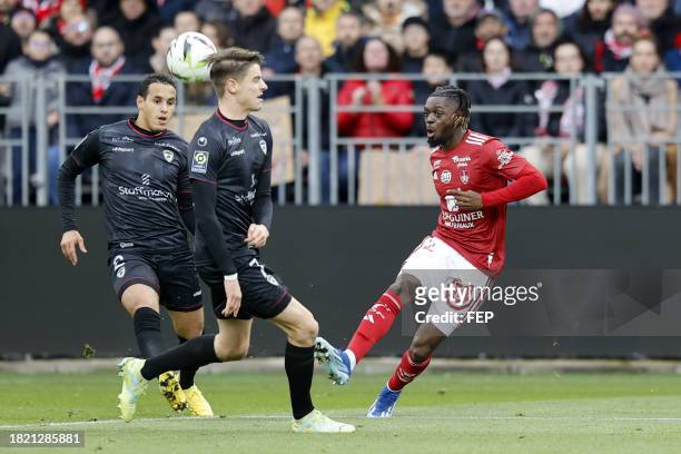 Mehdi ZEFFANE - 02 Bradley LOCKO during the Ligue 1 Uber Eats match between Stade Brestois 29 and Clermont Foot 63 at Stade Francis Le Ble on...