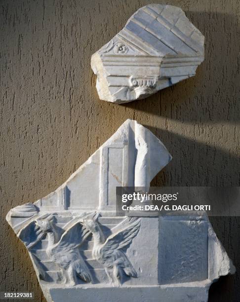 The geese in front of the Capitoline temple of Juno warning of the arrival of the Gauls, architectural frieze from the Forum Basilica, Ostia, Italy....