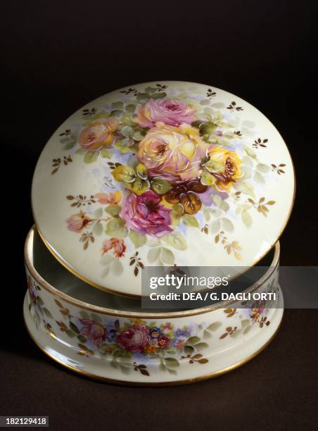 Round box with floral decoration porcelain, by Sandoz, Limoges manufacture, France, 20th century.