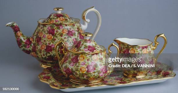 Tea service, Old Country Roses Chintz Collection, ceramic, Royal Albert manufacture, Stoke-on-Trent, England, 20th century.