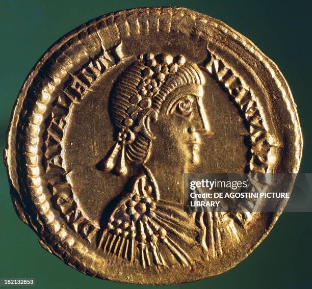 Valentinian Coin Coin Headdress Photos and Premium High Res Pictures - Getty Images