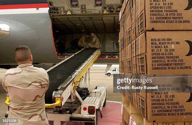 Us!daily Su Rival Ration Us Military Food Rations Photos and Premium High Res Pictures - Getty ...