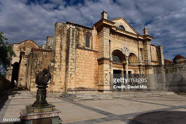santo domingo, dominican republic - the cathedral - santo domingo stock pictures, royalty-free photos & images
