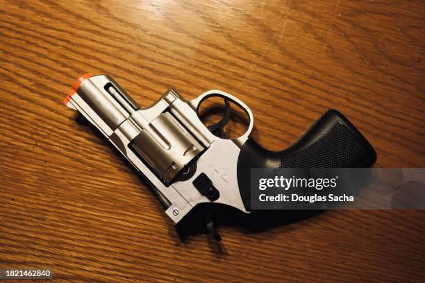 six shooting revolver type handgun - pistool stockfoto's en -beelden