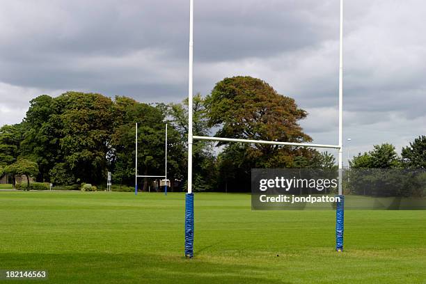 sport field - rugby pitch stock-fotos und bilder