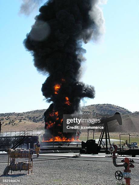 fuel pit fire 1 - oil rig fire stock pictures, royalty-free photos & images