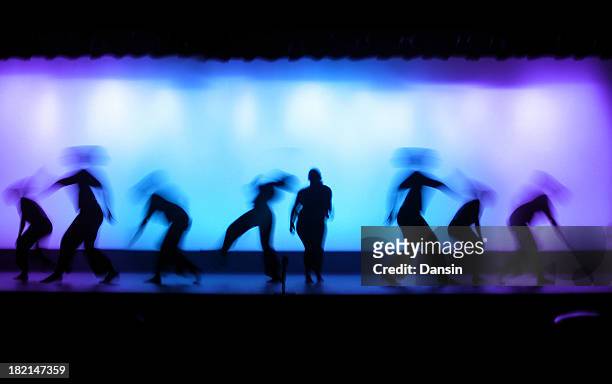 dance theater - performance stockfoto's en -beelden