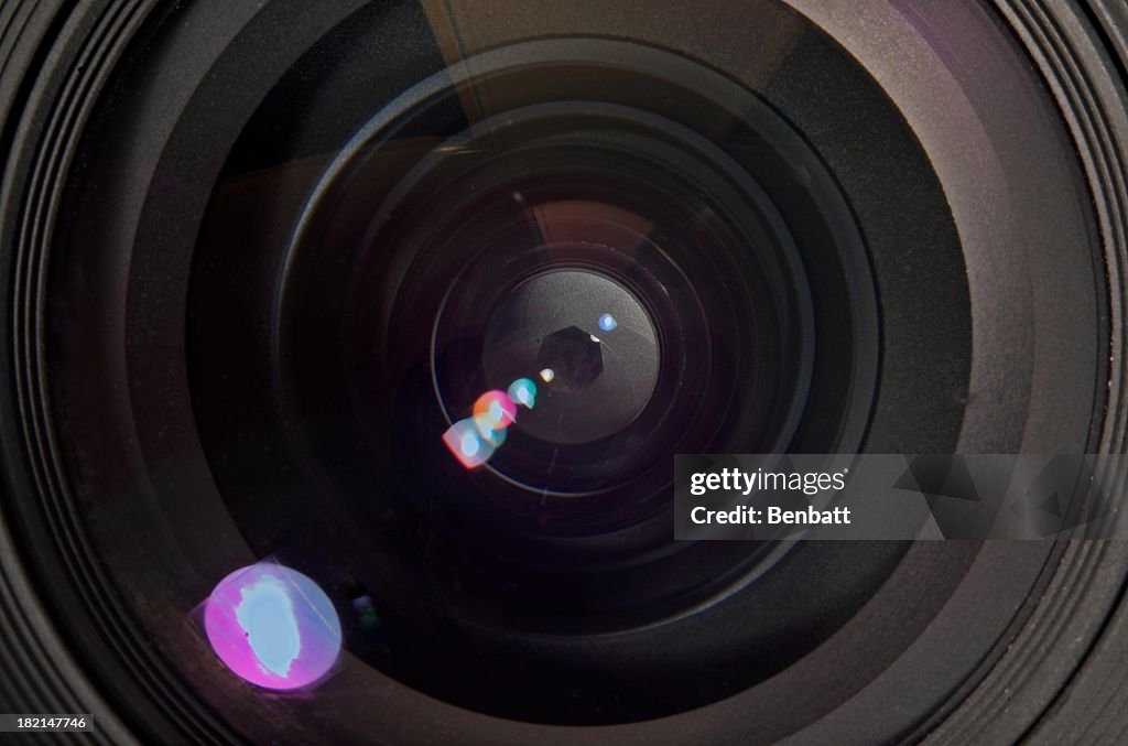 Camera lens aperture with refracted light