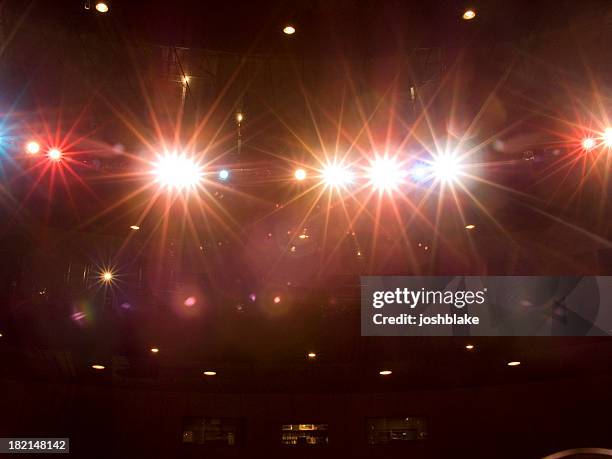stagelights - prijsuitreikingsceremonie stockfoto's en -beelden