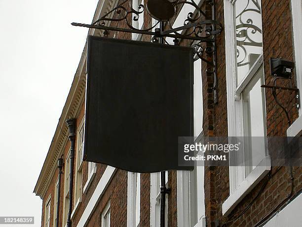 伝統的な英国パブのサイン - パブ ストックフォトと画像