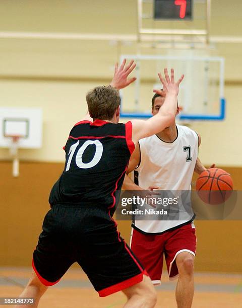 sports - basketball - duell stock pictures, royalty-free photos & images