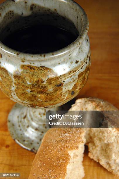 cup and bread - maundy thursday stock pictures, royalty-free photos & images