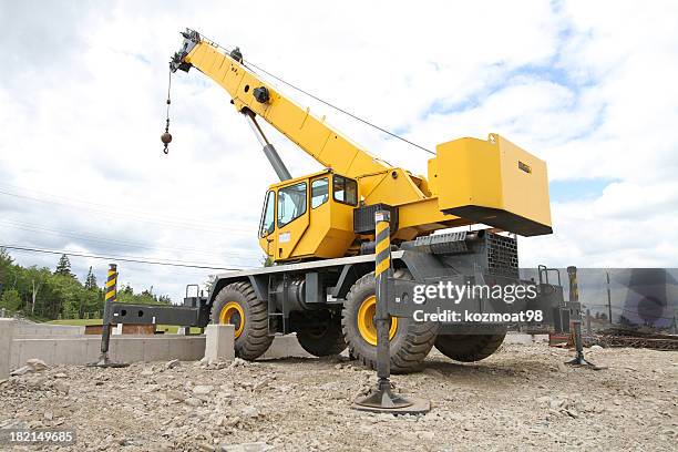mobile construction crane - mobile crane stock pictures, royalty-free photos & images