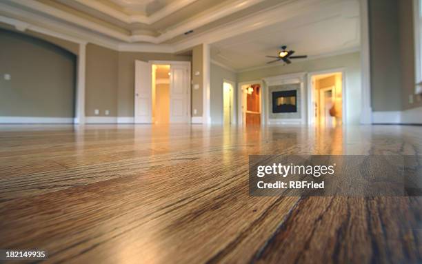 novo quarto de dormir - madeira dura imagens e fotografias de stock