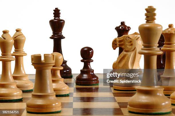 schachfiguren - schach matt stock-fotos und bilder