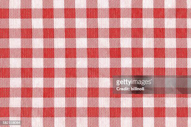 rote und weiße tischtuch hintergrund, textur mit gingan-muster - gingham stock-fotos und bilder