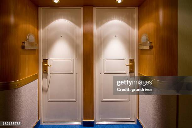 nave da crociera porte - double doors foto e immagini stock