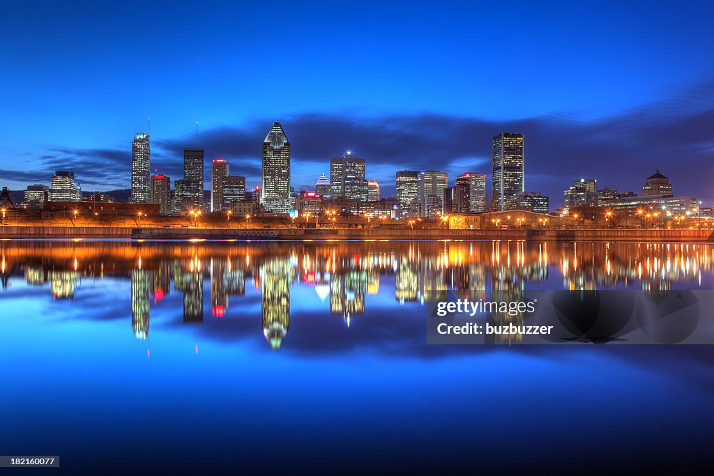 Abend-Himmel auf Montreal City