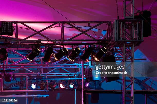 nahaufnahme der bühne outfits und beleuchtung. - unterhaltungsveranstaltung stock-fotos und bilder