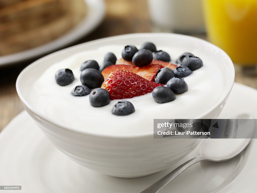 Vanille Joghurt mit frischen Früchten