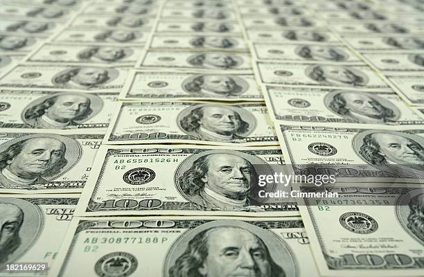 fondo de $100 de facturas - billete de dólar estadounidense fotografías e imágenes de stock
