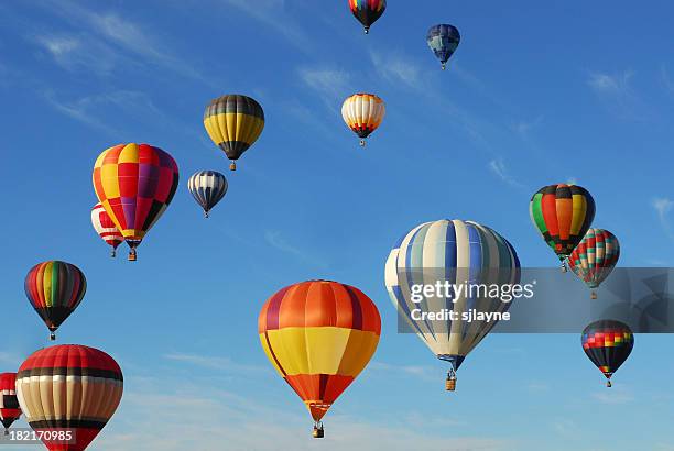 hot air balloons - balonnen stockfoto's en -beelden