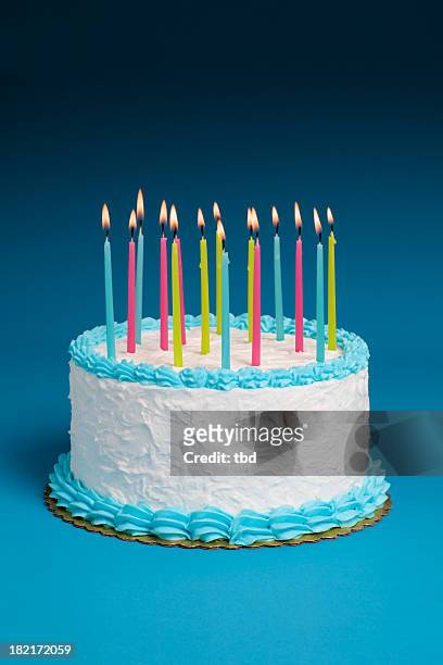 birthday cake - birthday cake lots of candles 個照片及圖片檔