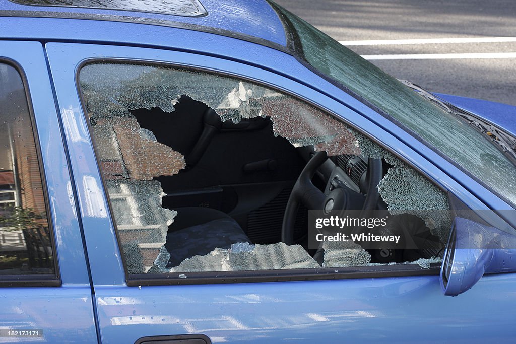 Fenster gebrochen von Autodieb street scene
